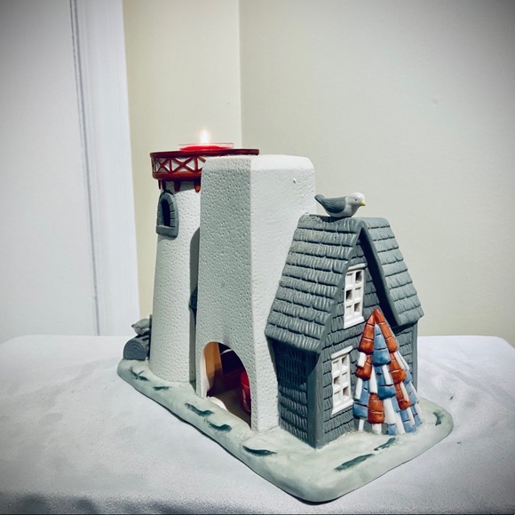 PartyLite Stoneharbor Lighthouse - Picture 7 of 7